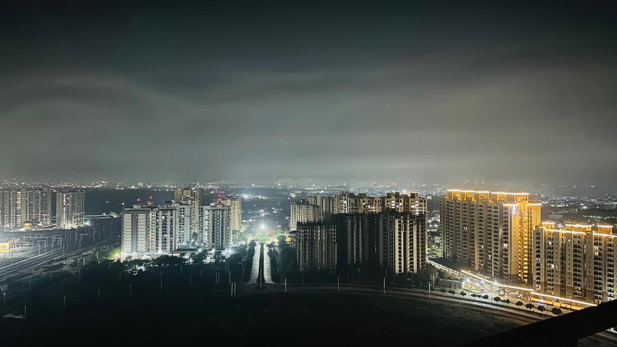 Sunset View Paradise By Buddies * Greater Noida